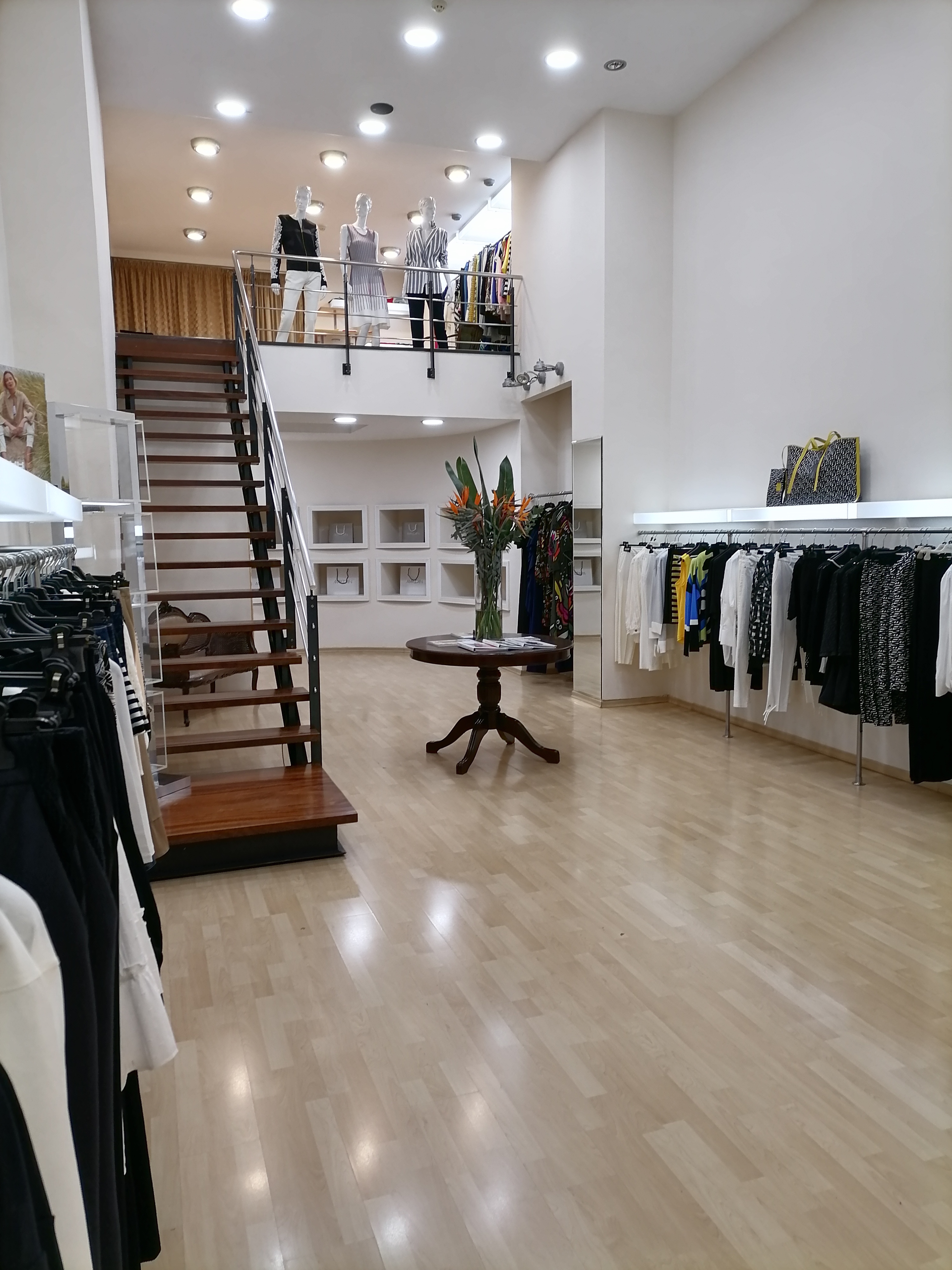 Γυναικεία Ενδύματα