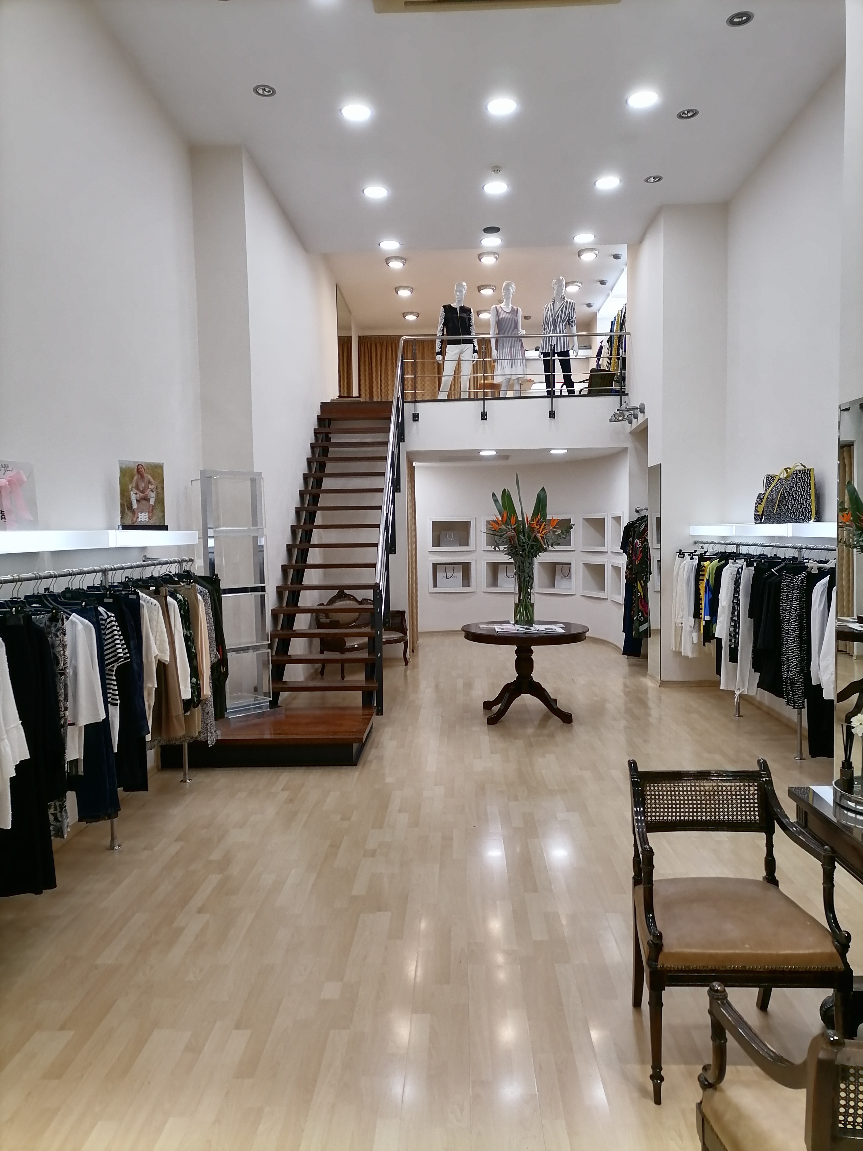 Γυναικεία Ενδύματα