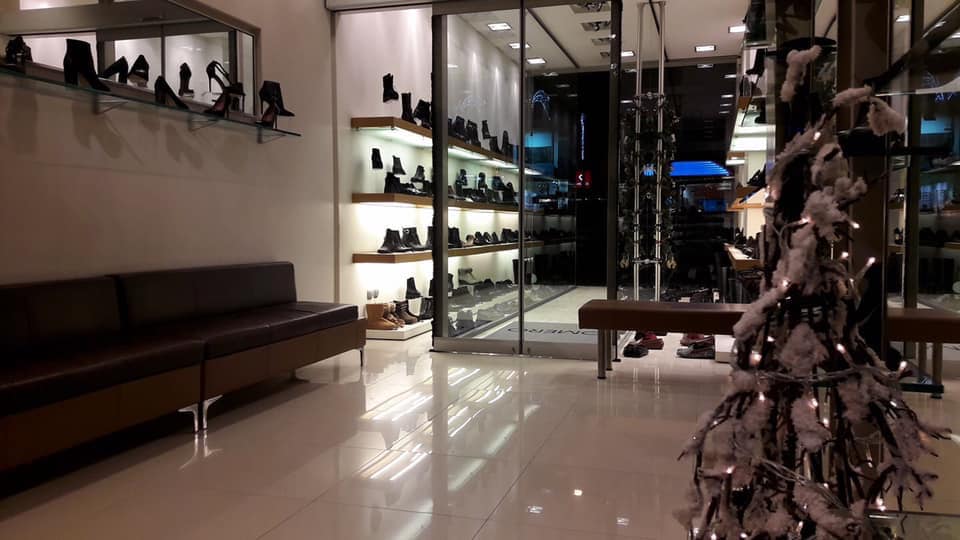 Γυναικεία υποδήματα και τσάντες